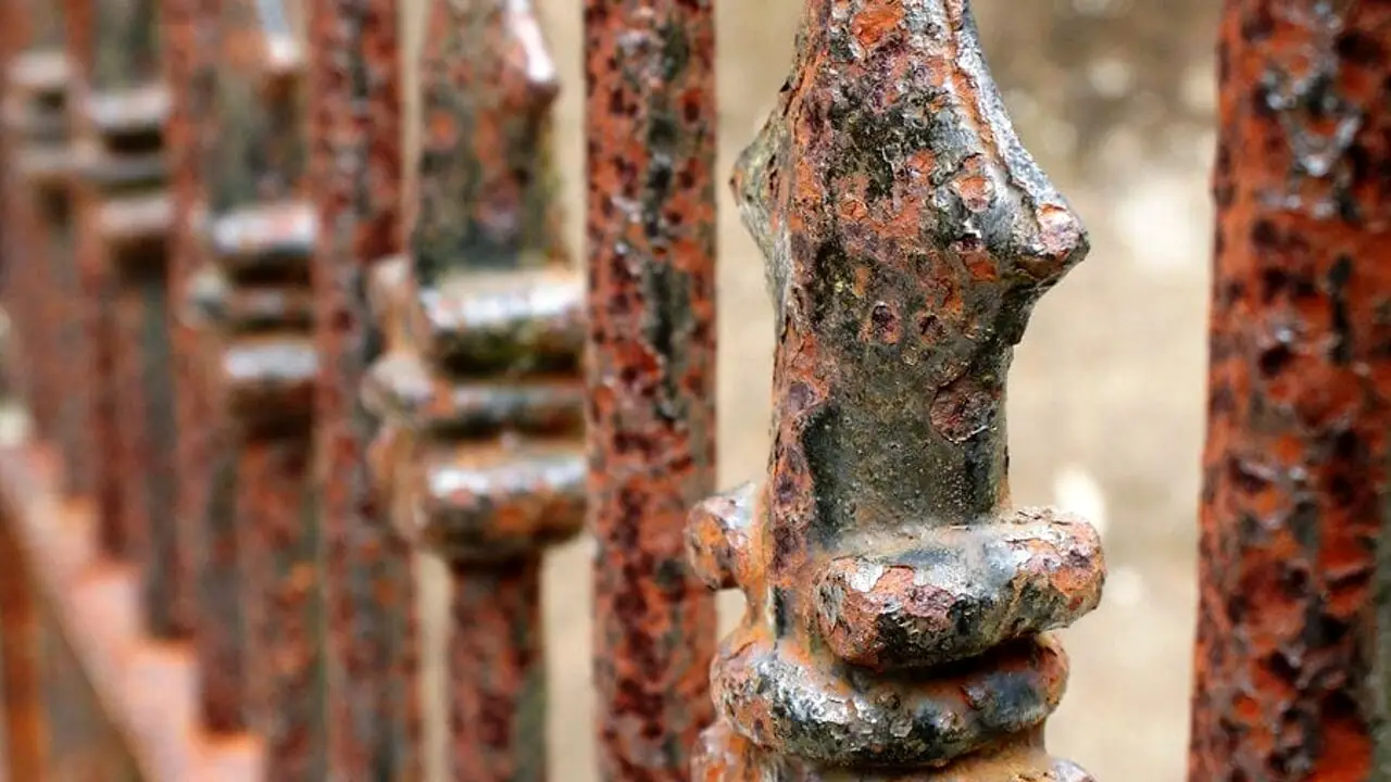 Come pulire la ruggine dal ferro: ecco il rimedio che nessuno conosceva Come pulire la ruggine dal ferro: ecco il rimedio che nessuno conosceva