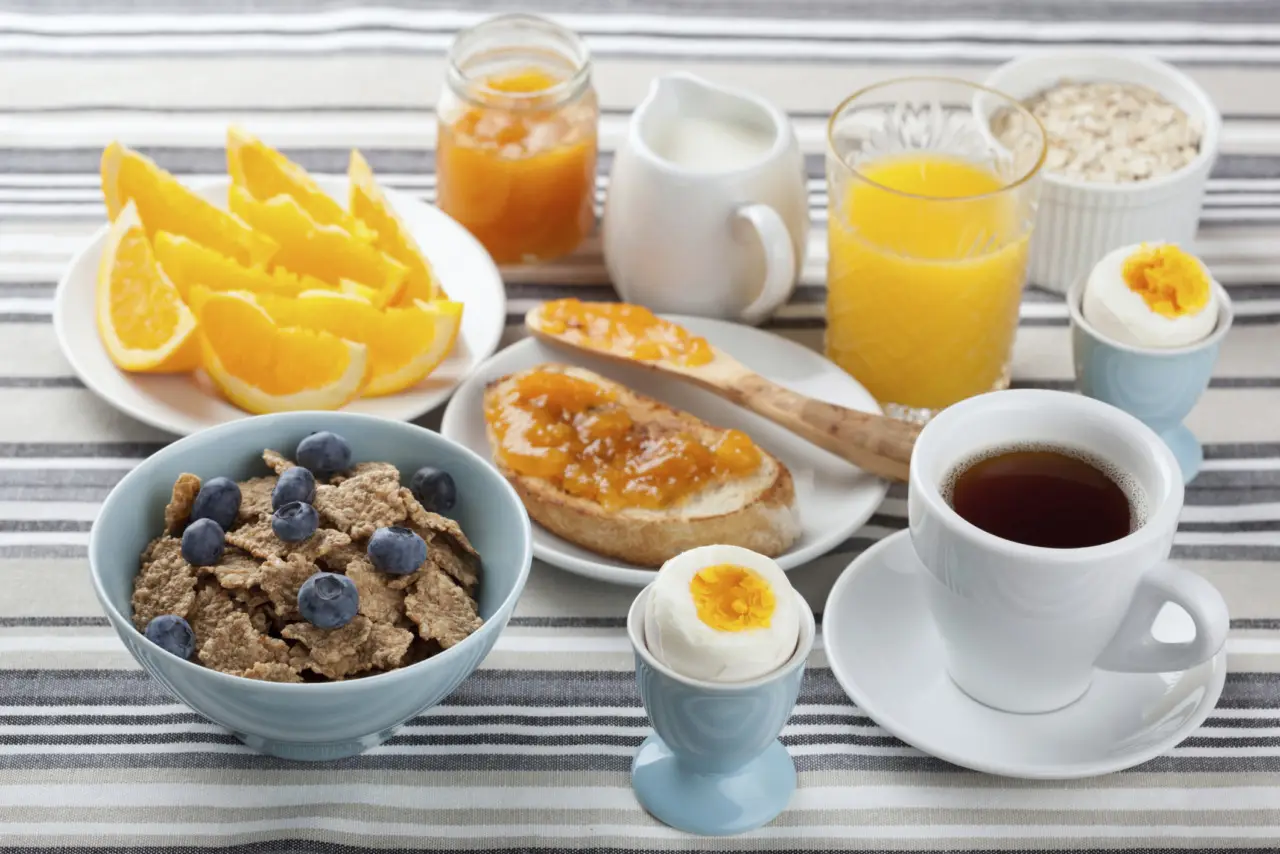 Glicemia alta al mattino: ecco cosa mangiare a colazione Glicemia alta al mattino: ecco cosa mangiare a colazione