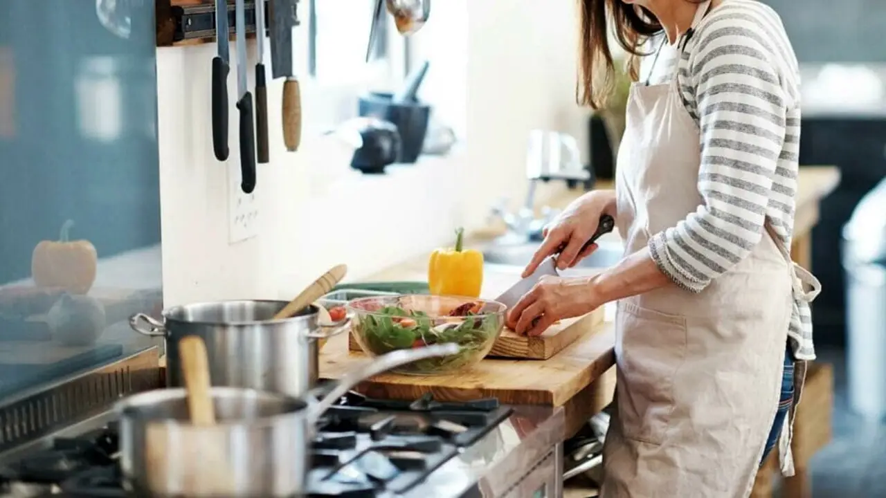 Vuoi una cucina senza odori persistenti? Ecco il trucco anti-grassi dei ristoratori Vuoi una cucina senza odori persistenti? Ecco il trucco anti-grassi dei ristoratori