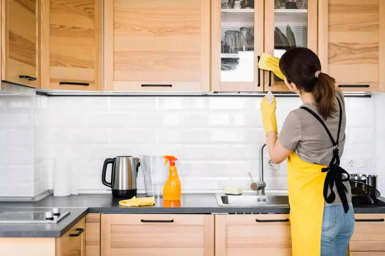 Vuoi una cucina senza odori persistenti? Ecco il trucco anti-grassi dei ristoratori Vuoi una cucina senza odori persistenti? Ecco il trucco anti-grassi dei ristoratori