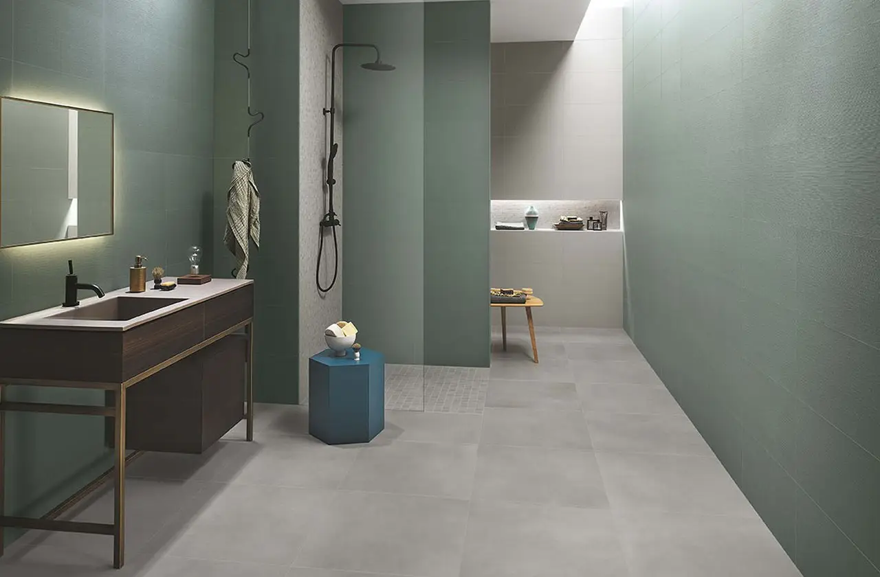 Bagno sempre luminoso senza cambiare piastrelle: la strategia dei designer per l’estate Bagno sempre luminoso senza cambiare piastrelle: la strategia dei designer per l’estate