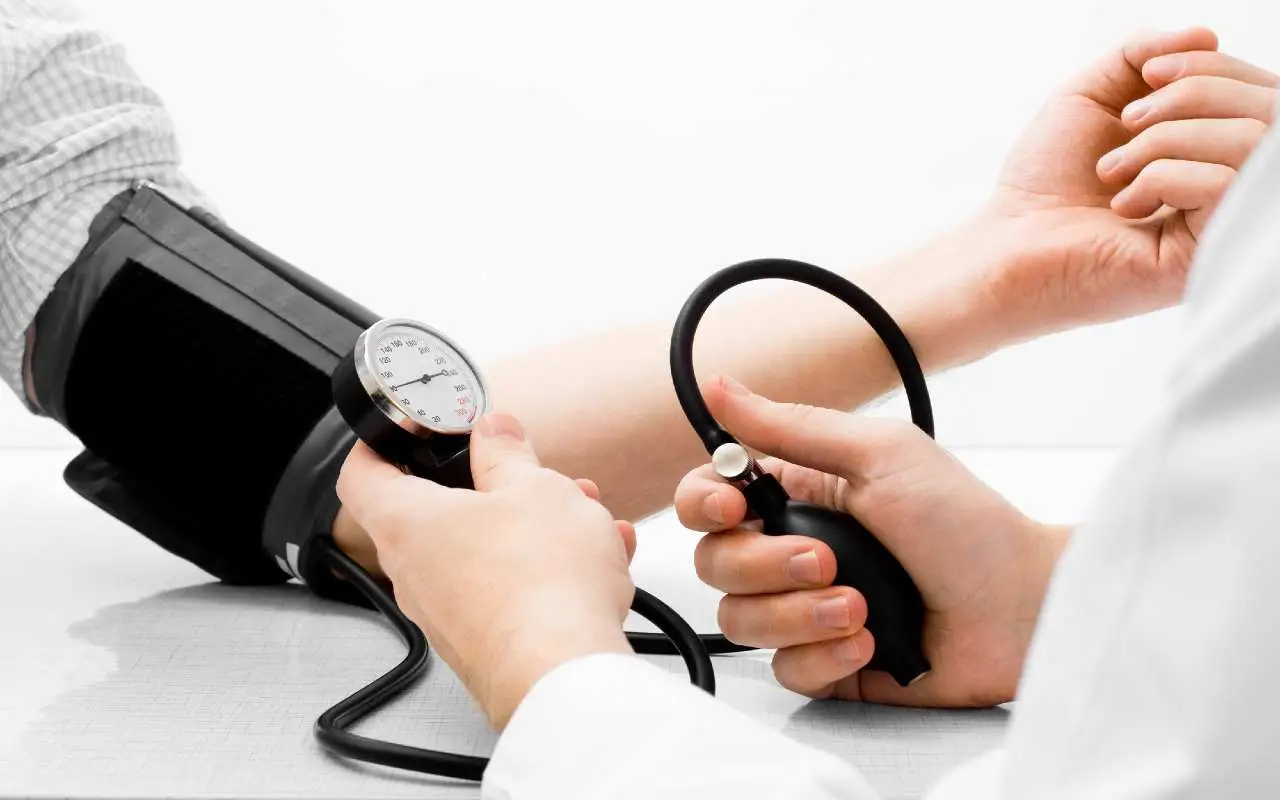 5 segnali che la pressione è instabile a giugno: ecco come riconoscerli subito secondo i cardiologi 5 segnali che la pressione è instabile a giugno: ecco come riconoscerli subito secondo i cardiologi