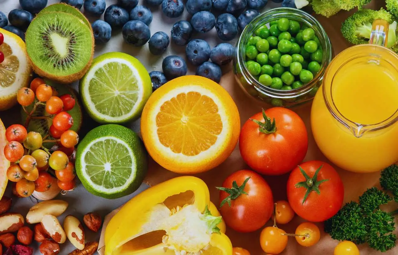 Come proteggere la vista con i cibi di stagione: i nutrienti chiave consigliati dagli oculisti per giugno Come proteggere la vista con i cibi di stagione: i nutrienti chiave consigliati dagli oculisti per giugno