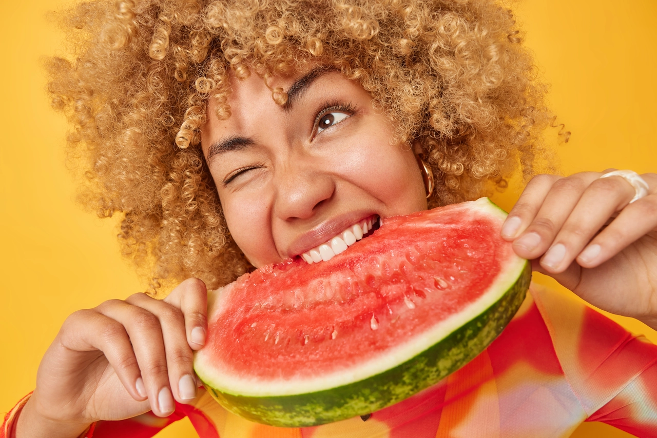Il trucco per proteggere la pelle dal sole: i 3 alimenti chiave raccomandati dai dermatologi per giugno 2025 Il trucco per proteggere la pelle dal sole: i 3 alimenti chiave raccomandati dai dermatologi per giugno 2025