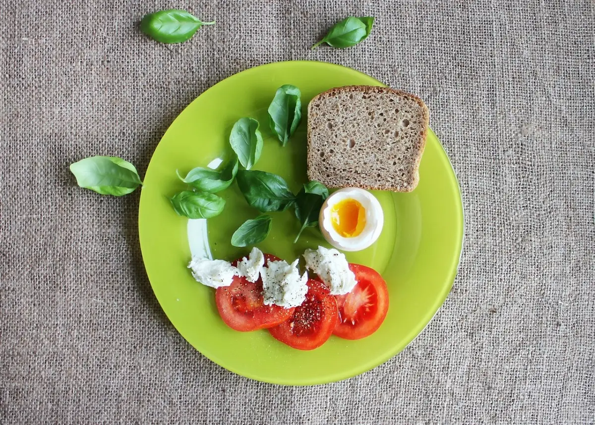 Come evitare i cali di energia dopo pranzo: la strategia alimentare per mantenersi attivi secondo i nutrizionisti Come evitare i cali di energia dopo pranzo: la strategia alimentare per mantenersi attivi secondo i nutrizionisti