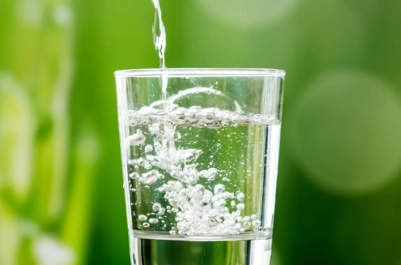 Come prevenire la disidratazione durante il caldo: questi i gesti efficaci approvati dagli specialisti Come prevenire la disidratazione durante il caldo: questi i gesti efficaci approvati dagli specialisti