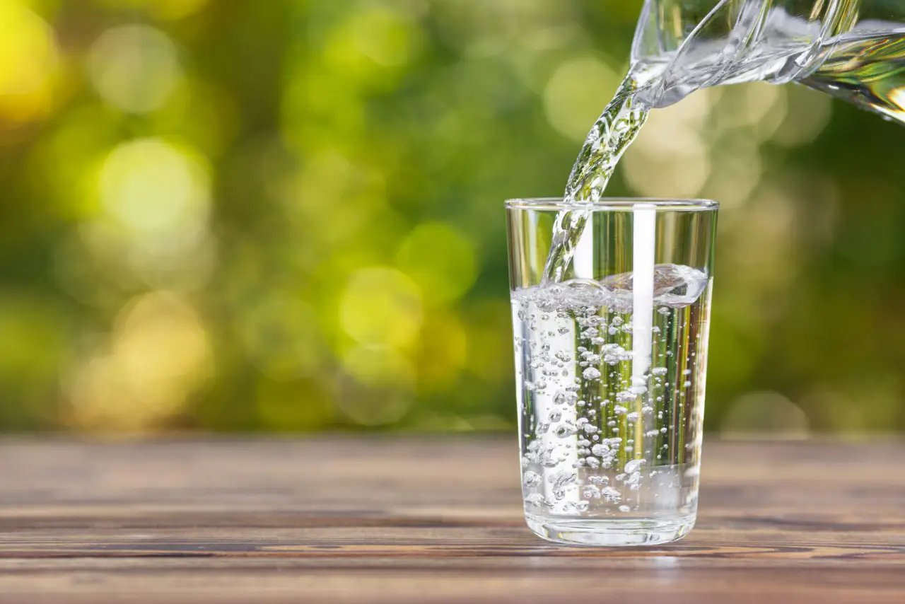 Come prevenire la disidratazione durante il caldo: questi i gesti efficaci approvati dagli specialisti Come prevenire la disidratazione durante il caldo: questi i gesti efficaci approvati dagli specialisti